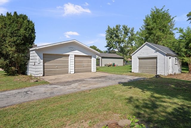 2706 OAK Street, Bettendorf, IA 52722