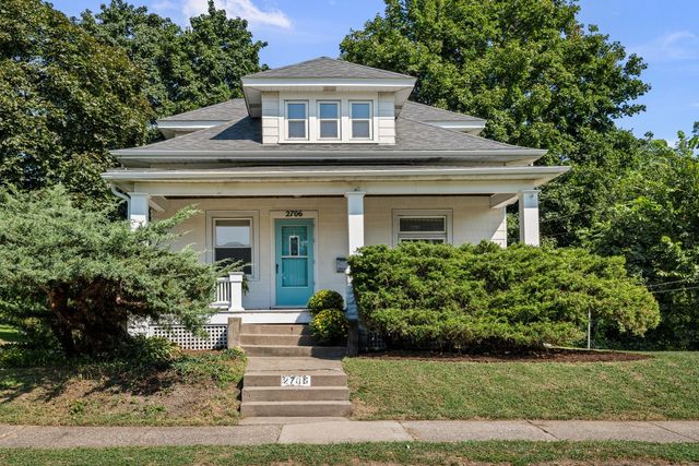 2706 OAK Street, Bettendorf, IA 52722