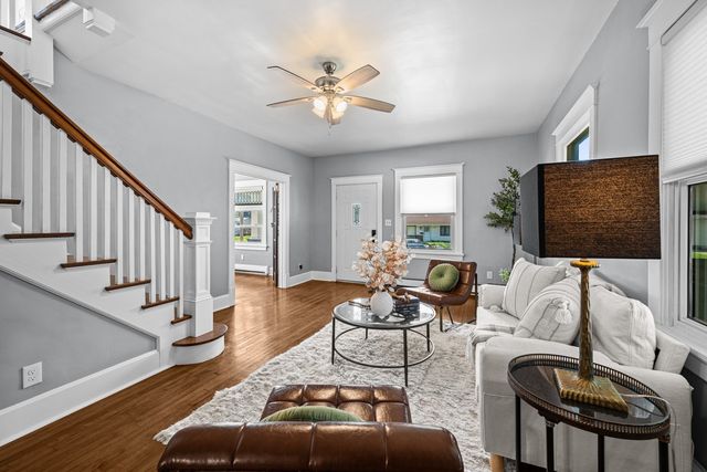 2706 OAK Street, Bettendorf, IA 52722