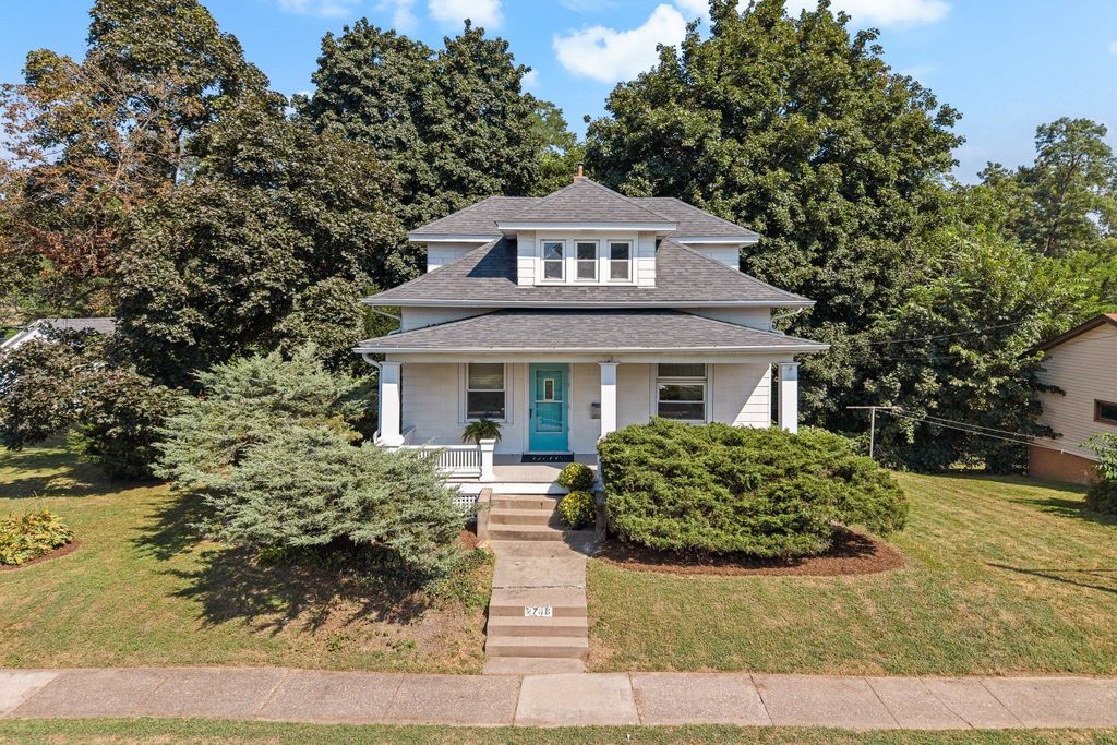2706 OAK Street, Bettendorf, IA 52722