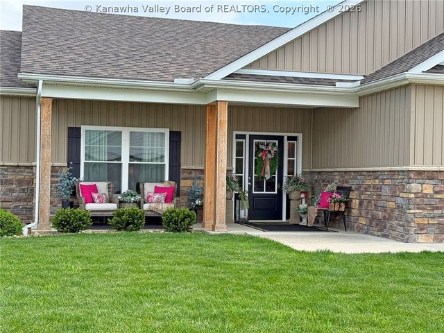 244 Steve Circle, Hurricane, WV 25526