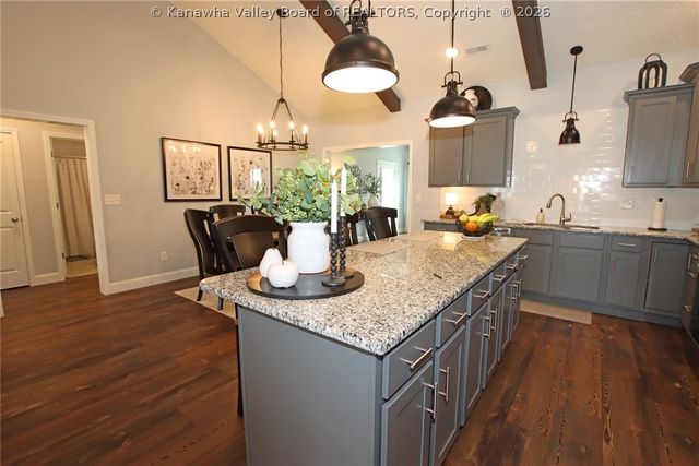 244 Steve Circle, Hurricane, WV 25526