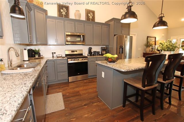 244 Steve Circle, Hurricane, WV 25526