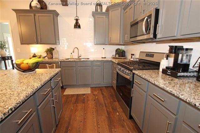 244 Steve Circle, Hurricane, WV 25526