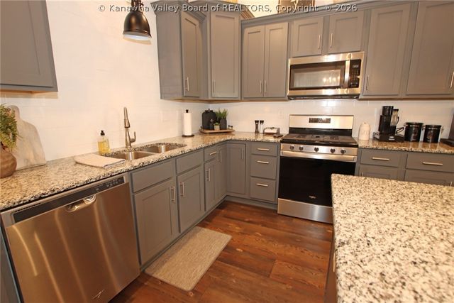 244 Steve Circle, Hurricane, WV 25526