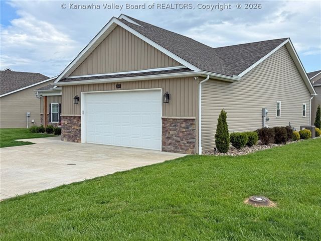 244 Steve Circle, Hurricane, WV 25526