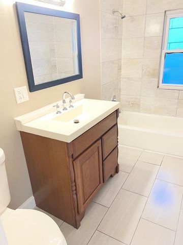 331 W 61st Street 2, Chicago, IL 60621
