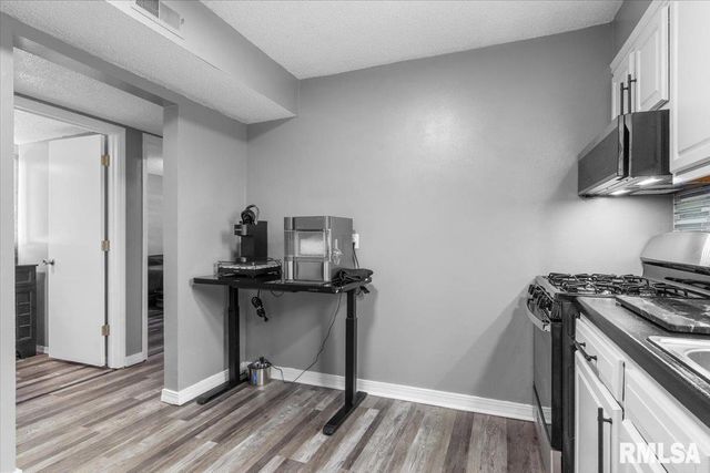 1914 Jeanette Ln Apt 6, Springfield, IL 62702