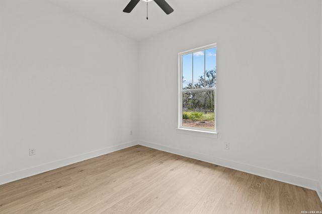 3515 County Road 676, Devine, TX 78016