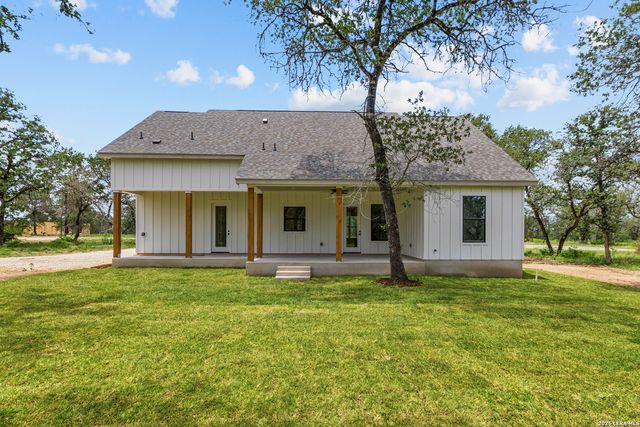 3515 County Road 676, Devine, TX 78016