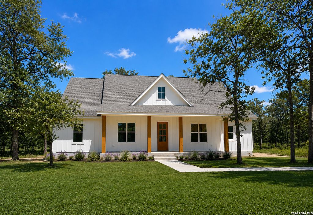 3515 County Road 676, Devine, TX 78016