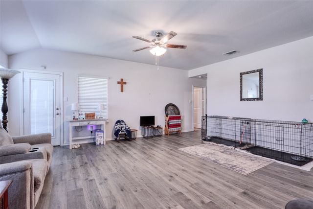 224 Crookedfield Drive, Nevada, TX 75173