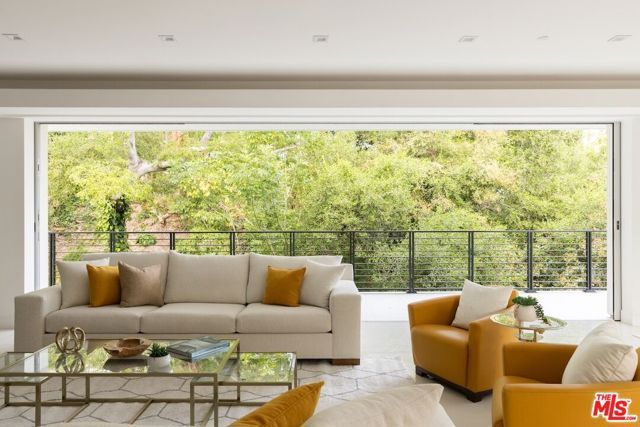 1124 Summit Drive, Beverly Hills, CA 90210