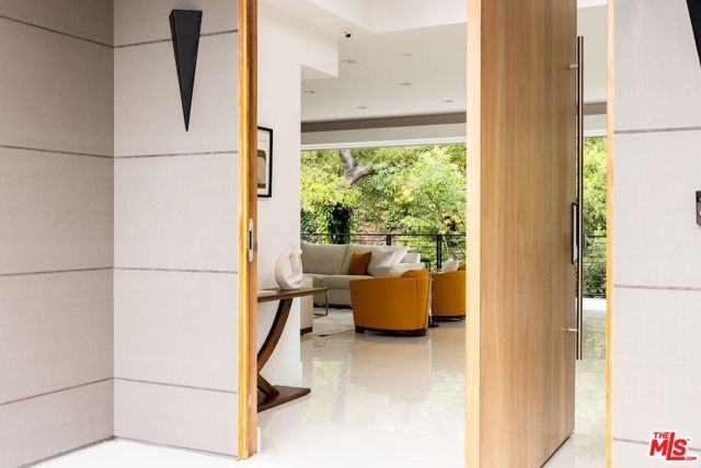 1124 Summit Drive, Beverly Hills, CA 90210