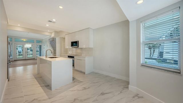 940 ALAMEDA WAY, Sarasota, FL 34234