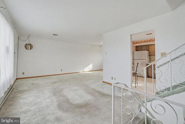 235 CIRCLE DR, Catasauqua, PA 18032