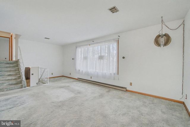 235 CIRCLE DR, Catasauqua, PA 18032