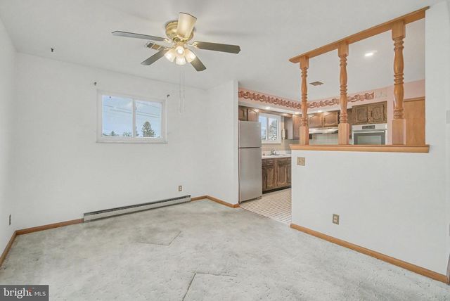 235 CIRCLE DR, Catasauqua, PA 18032