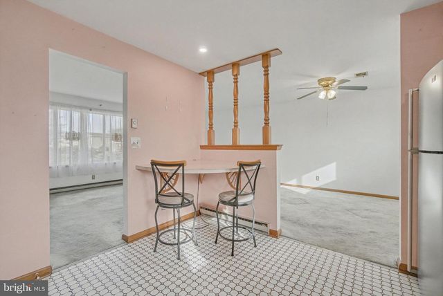 235 CIRCLE DR, Catasauqua, PA 18032