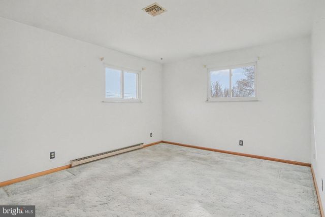 235 CIRCLE DR, Catasauqua, PA 18032