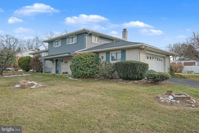 235 CIRCLE DR, Catasauqua, PA 18032