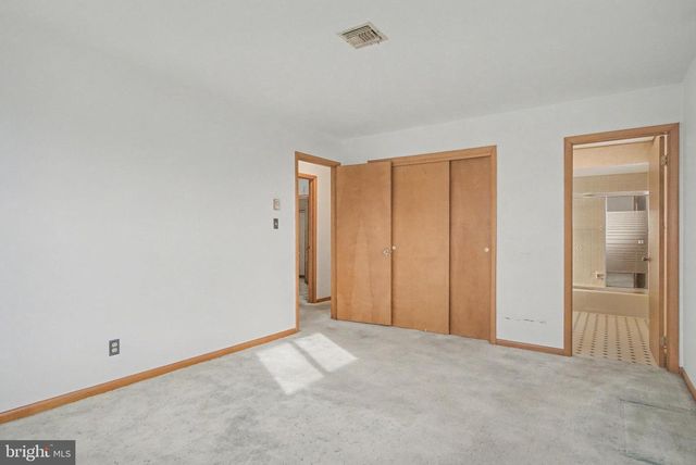 235 CIRCLE DR, Catasauqua, PA 18032