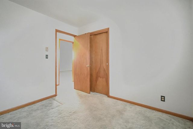 235 CIRCLE DR, Catasauqua, PA 18032