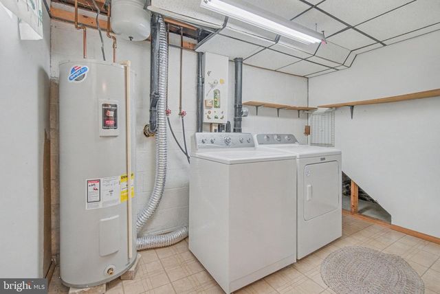 235 CIRCLE DR, Catasauqua, PA 18032