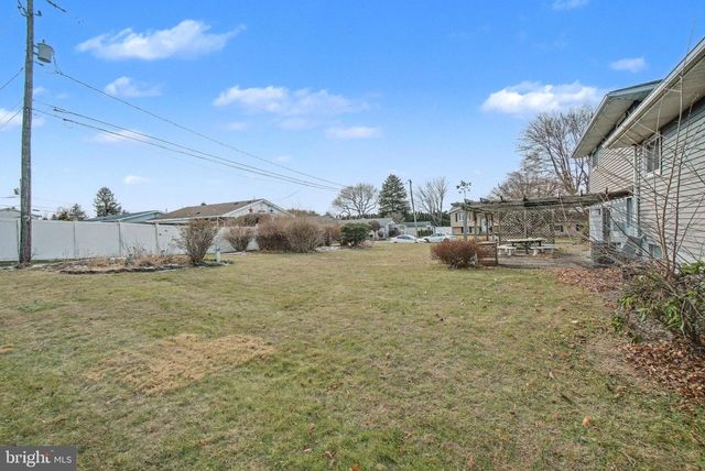 235 CIRCLE DR, Catasauqua, PA 18032