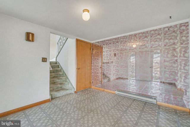 235 CIRCLE DR, Catasauqua, PA 18032