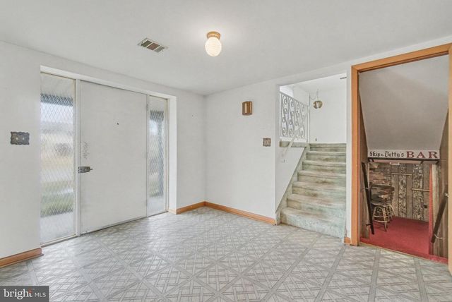 235 CIRCLE DR, Catasauqua, PA 18032