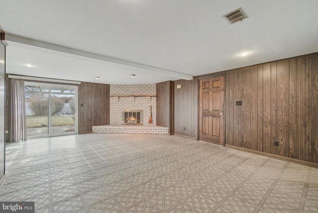 235 CIRCLE DR, Catasauqua, PA 18032