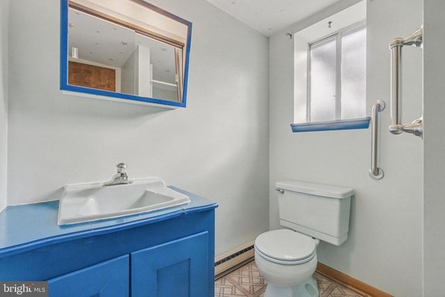 235 CIRCLE DR, Catasauqua, PA 18032