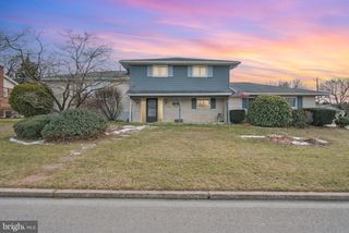 235 CIRCLE DR, Catasauqua, PA 18032