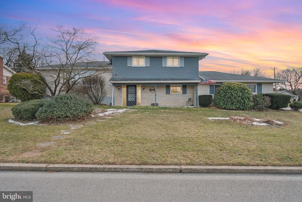 235 CIRCLE DR, Catasauqua, PA 18032