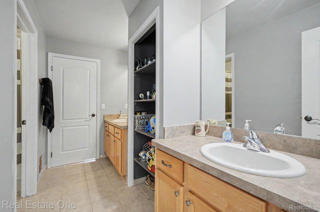 1809 Cheshire Lane, Commerce Charter Township, MI 48382