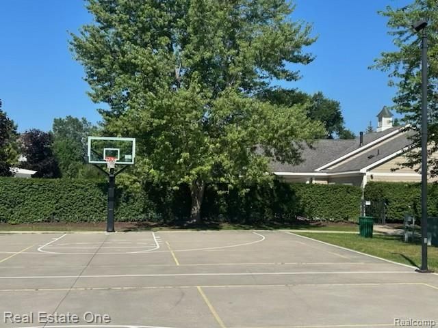 1809 Cheshire Lane, Commerce Charter Township, MI 48382