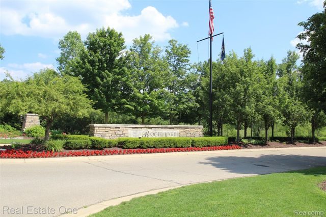 1809 Cheshire Lane, Commerce Charter Township, MI 48382