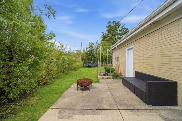 1322 Brook Lane, Glenview, IL 60025