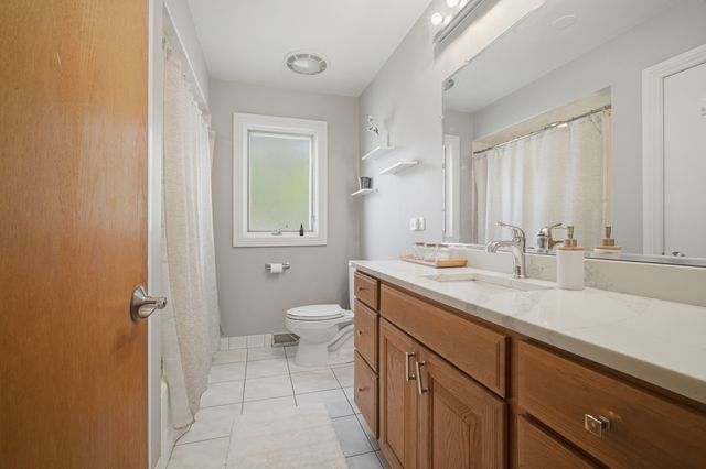 1322 Brook Lane, Glenview, IL 60025