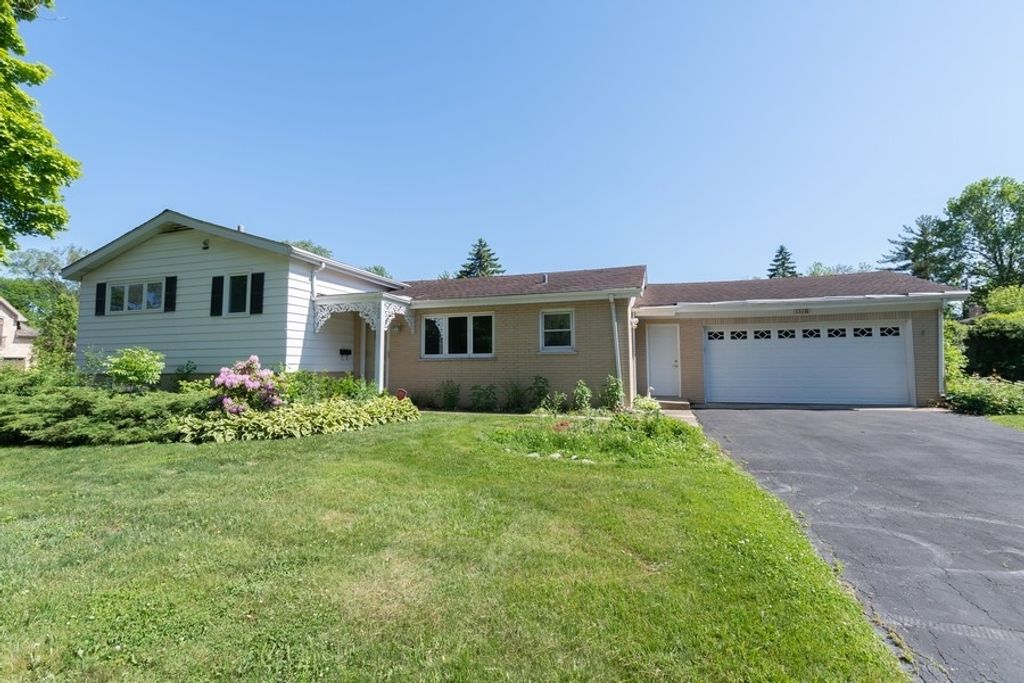 1322 Brook Lane, Glenview, IL 60025