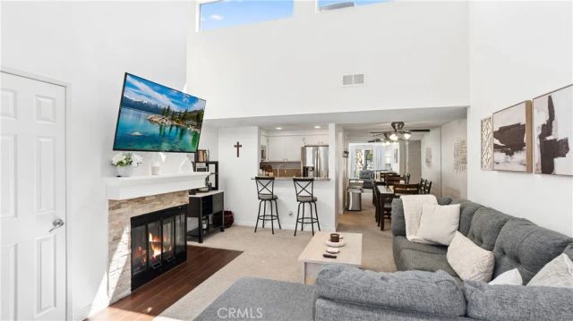 23921 Del Monte DR 34, Valencia, CA 91355