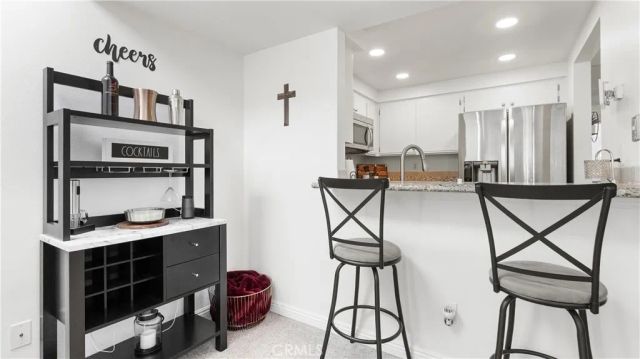 23921 Del Monte DR 34, Valencia, CA 91355