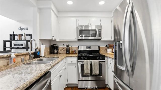 23921 Del Monte DR 34, Valencia, CA 91355