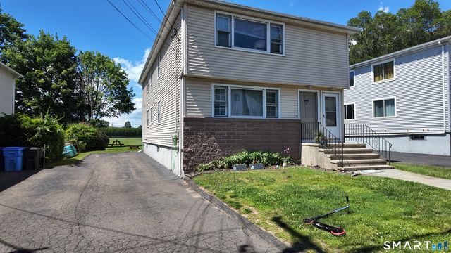 27 Manila Avenue, Woodbridge, CT 06525