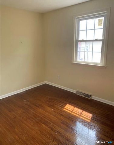 27 Manila Avenue, Woodbridge, CT 06525