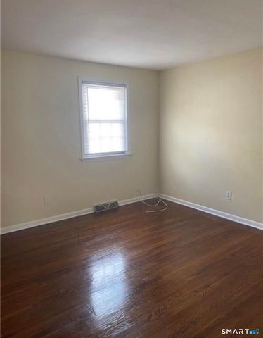 27 Manila Avenue, Woodbridge, CT 06525