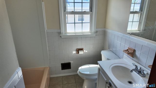 27 Manila Avenue, Woodbridge, CT 06525
