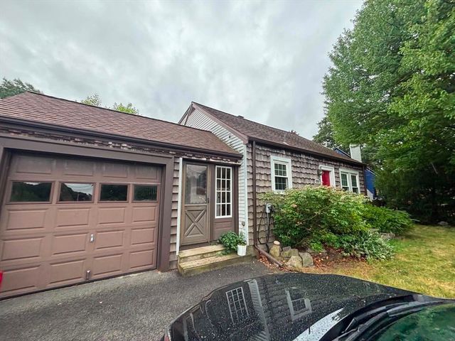 896 East St, Dedham, MA 02026
