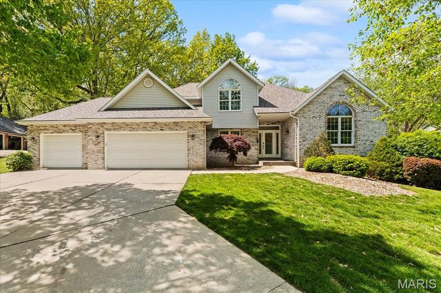 913 Glen Hollow Drive, O'fallon, IL 62269